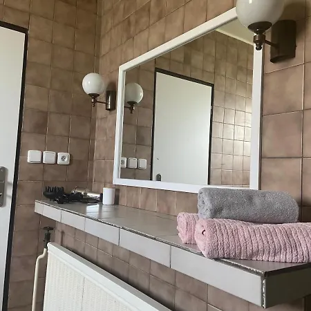 Apartment V *